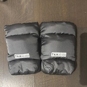 7 A.M. Kids Gray scooter Mittens